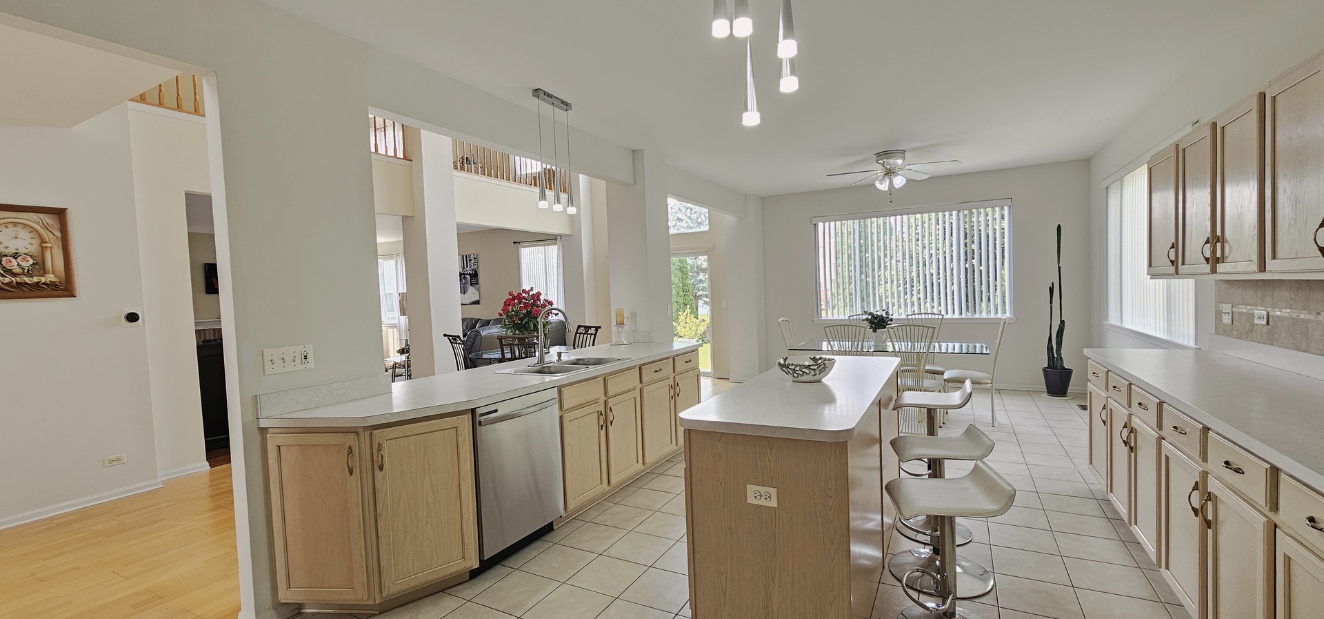 6415 Grassmere Lane, Carpentersville, IL 60110