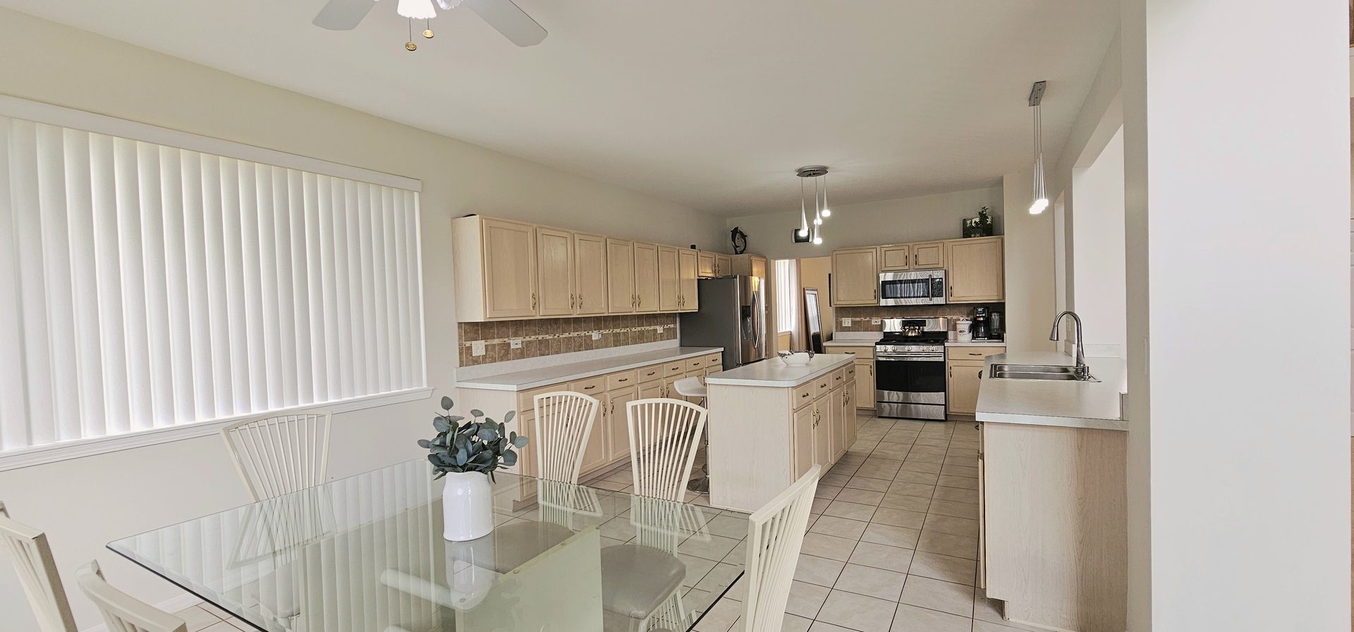 6415 Grassmere Lane, Carpentersville, IL 60110