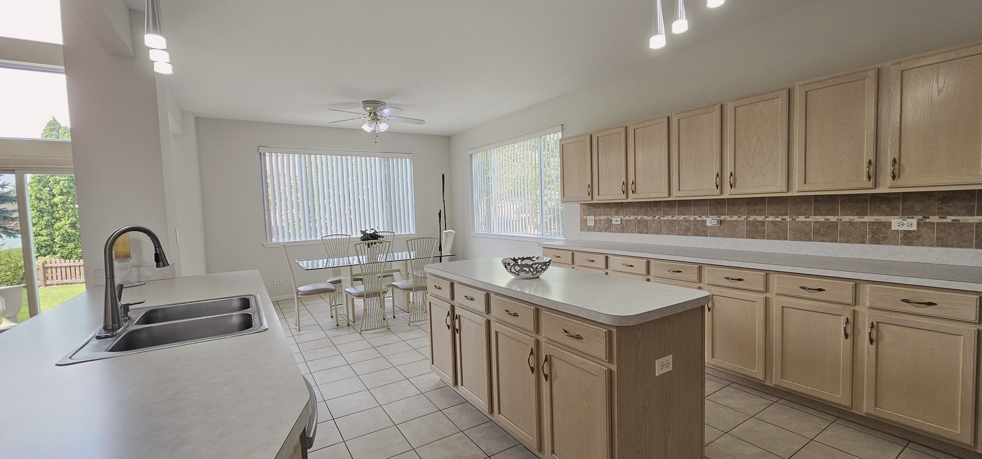6415 Grassmere Lane, Carpentersville, IL 60110