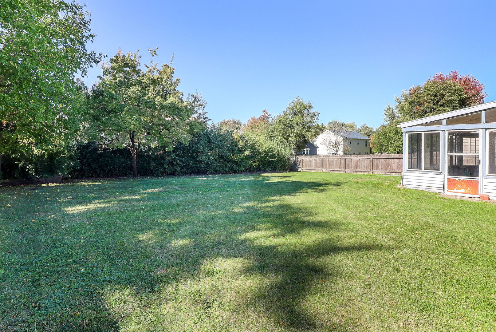 2S002 Ascot Lane, Warrenville, IL 60555