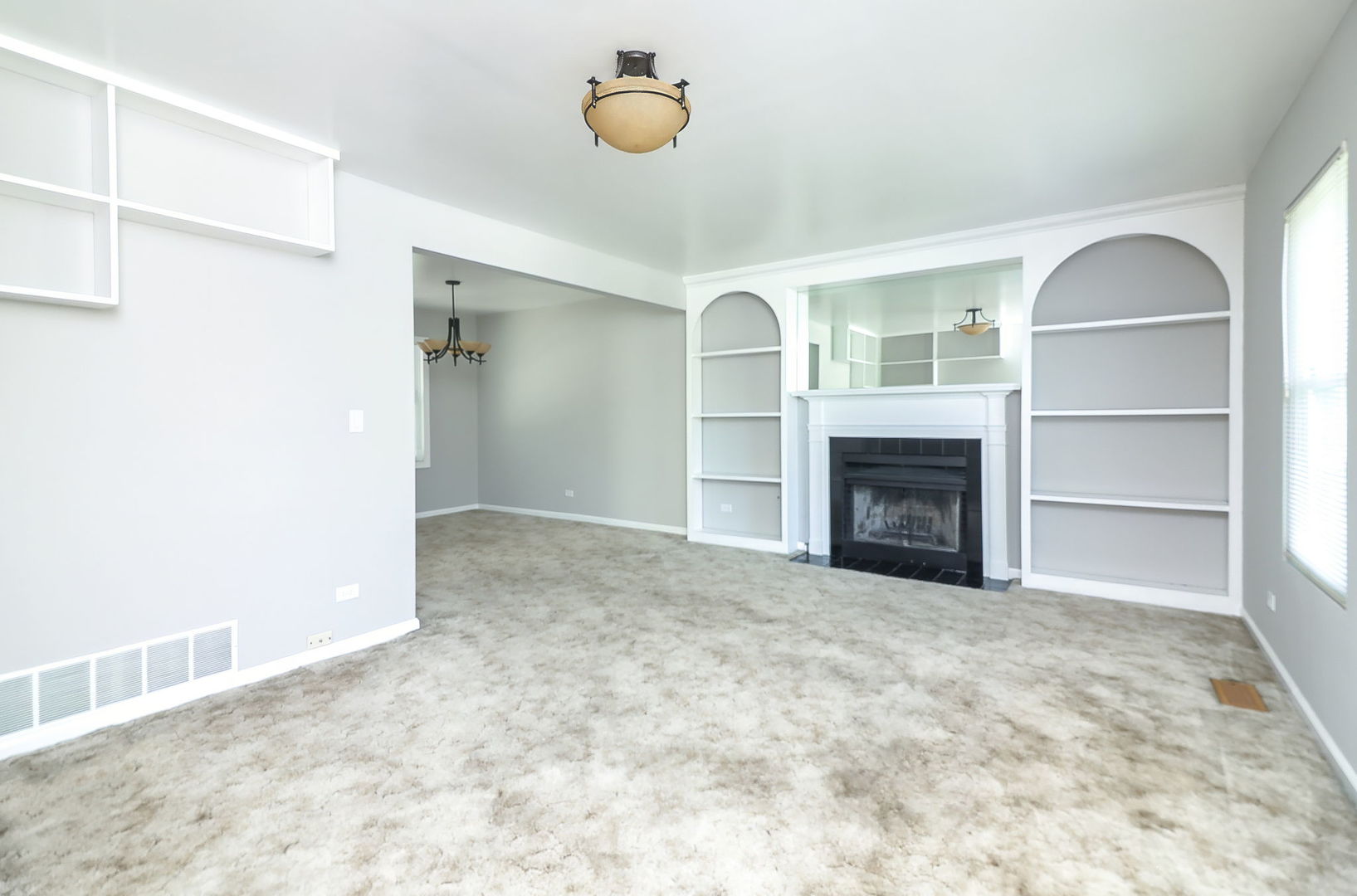 2S002 Ascot Lane, Warrenville, IL 60555