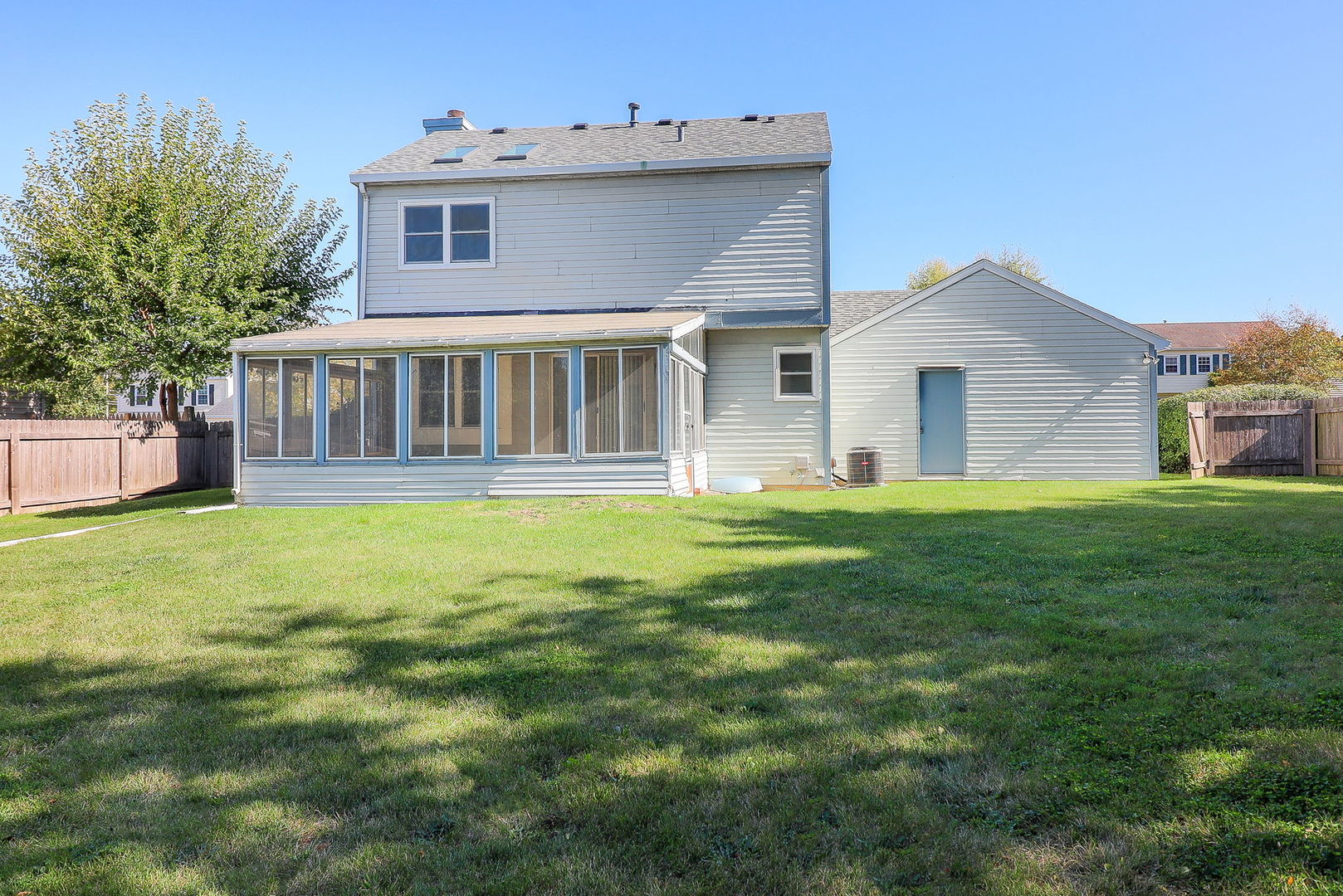 2S002 Ascot Lane, Warrenville, IL 60555