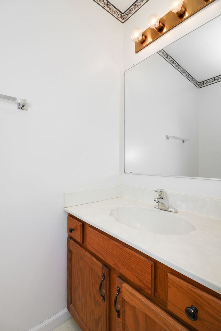 2S002 Ascot Lane, Warrenville, IL 60555