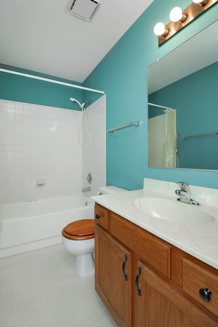 2S002 Ascot Lane, Warrenville, IL 60555