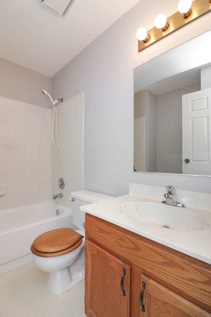2S002 Ascot Lane, Warrenville, IL 60555