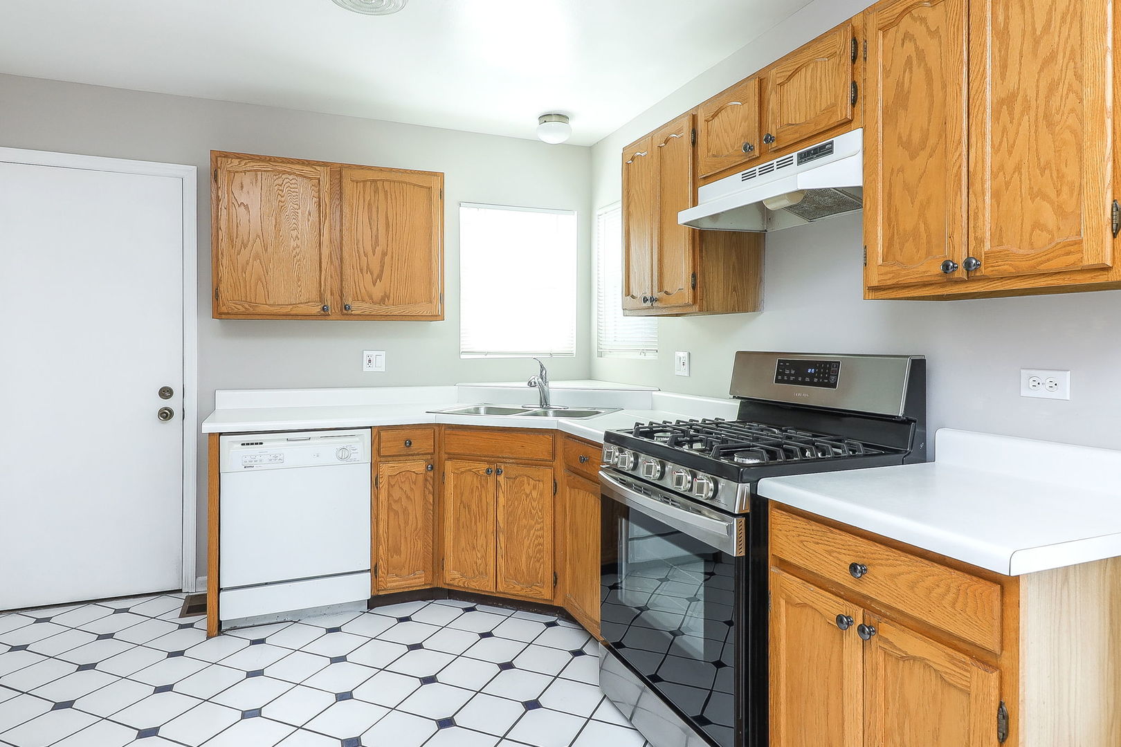 2S002 Ascot Lane, Warrenville, IL 60555