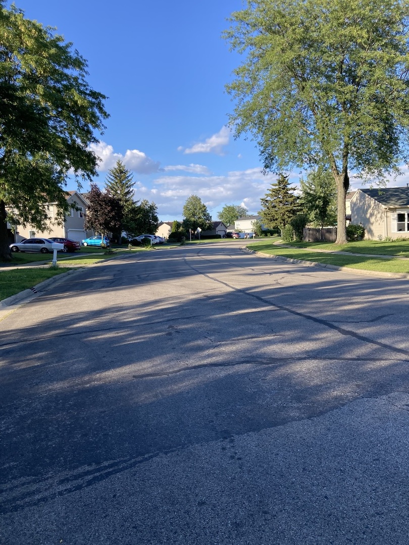 351 Juniper Court, Carol Stream, IL 60188