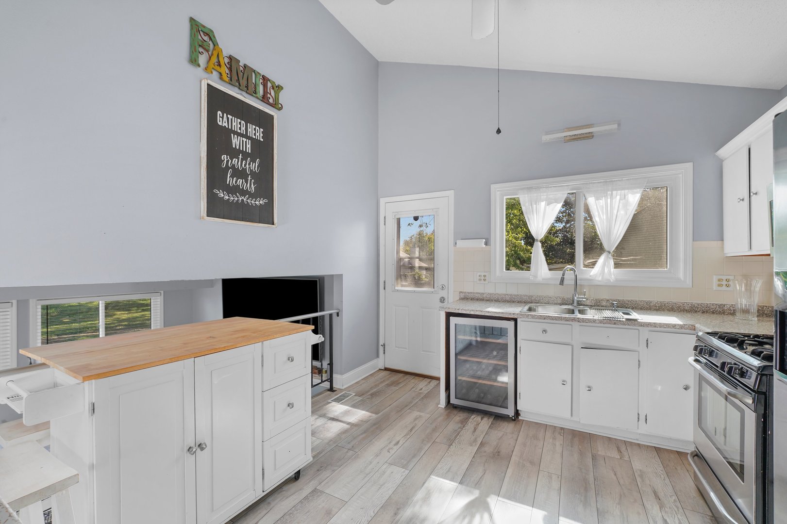 351 Juniper Court, Carol Stream, IL 60188