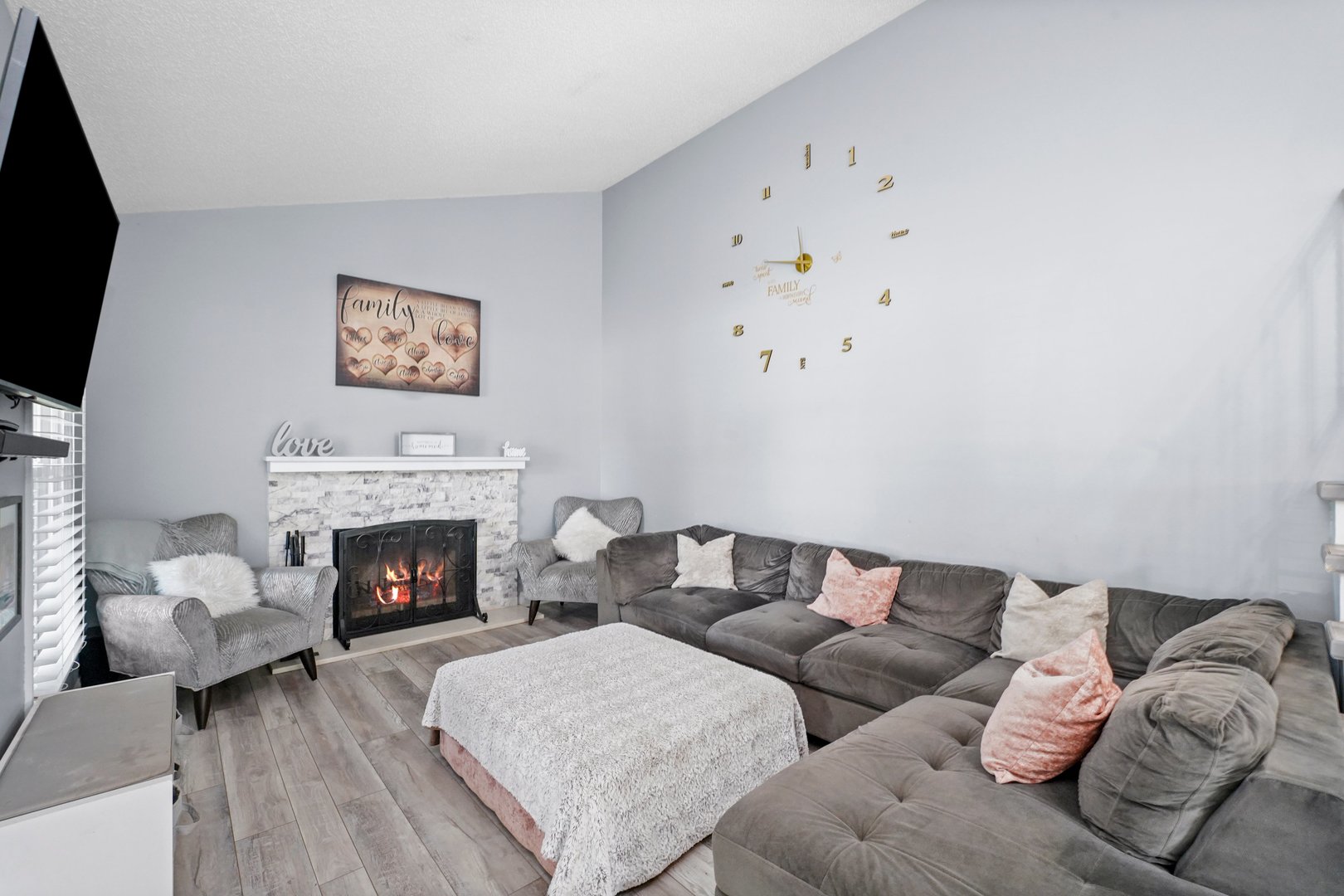 351 Juniper Court, Carol Stream, IL 60188