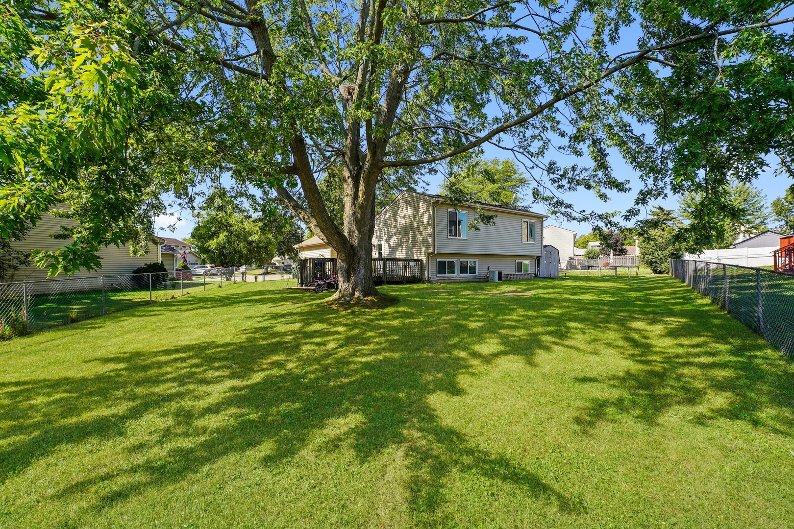 351 Juniper Court, Carol Stream, IL 60188