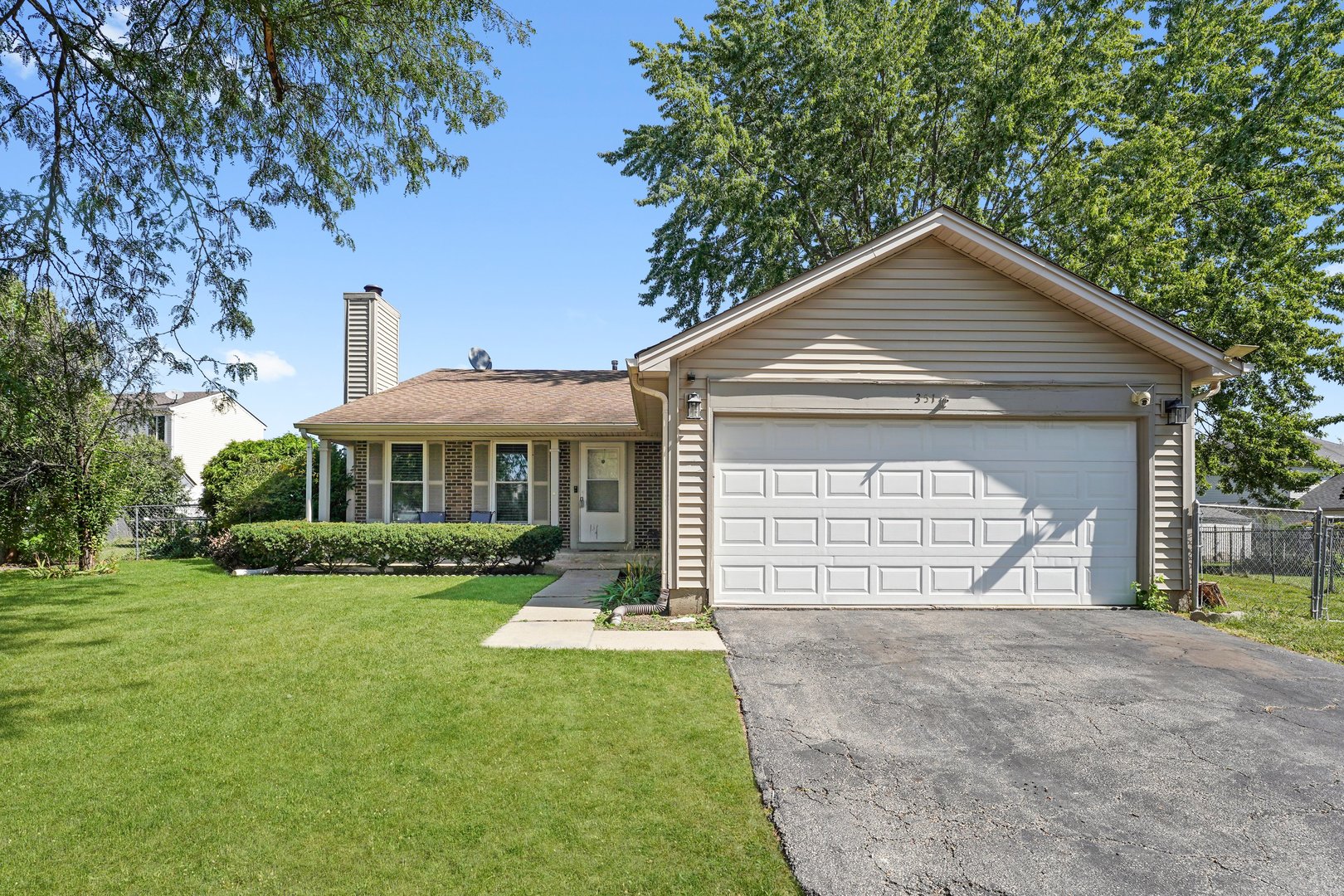 351 Juniper Court, Carol Stream, IL 60188