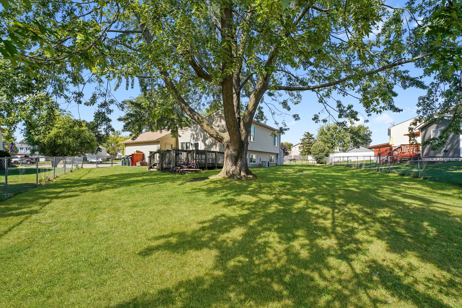 351 Juniper Court, Carol Stream, IL 60188