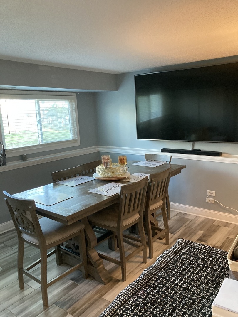 351 Juniper Court, Carol Stream, IL 60188