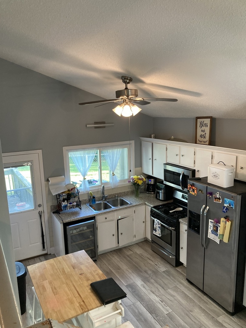 351 Juniper Court, Carol Stream, IL 60188