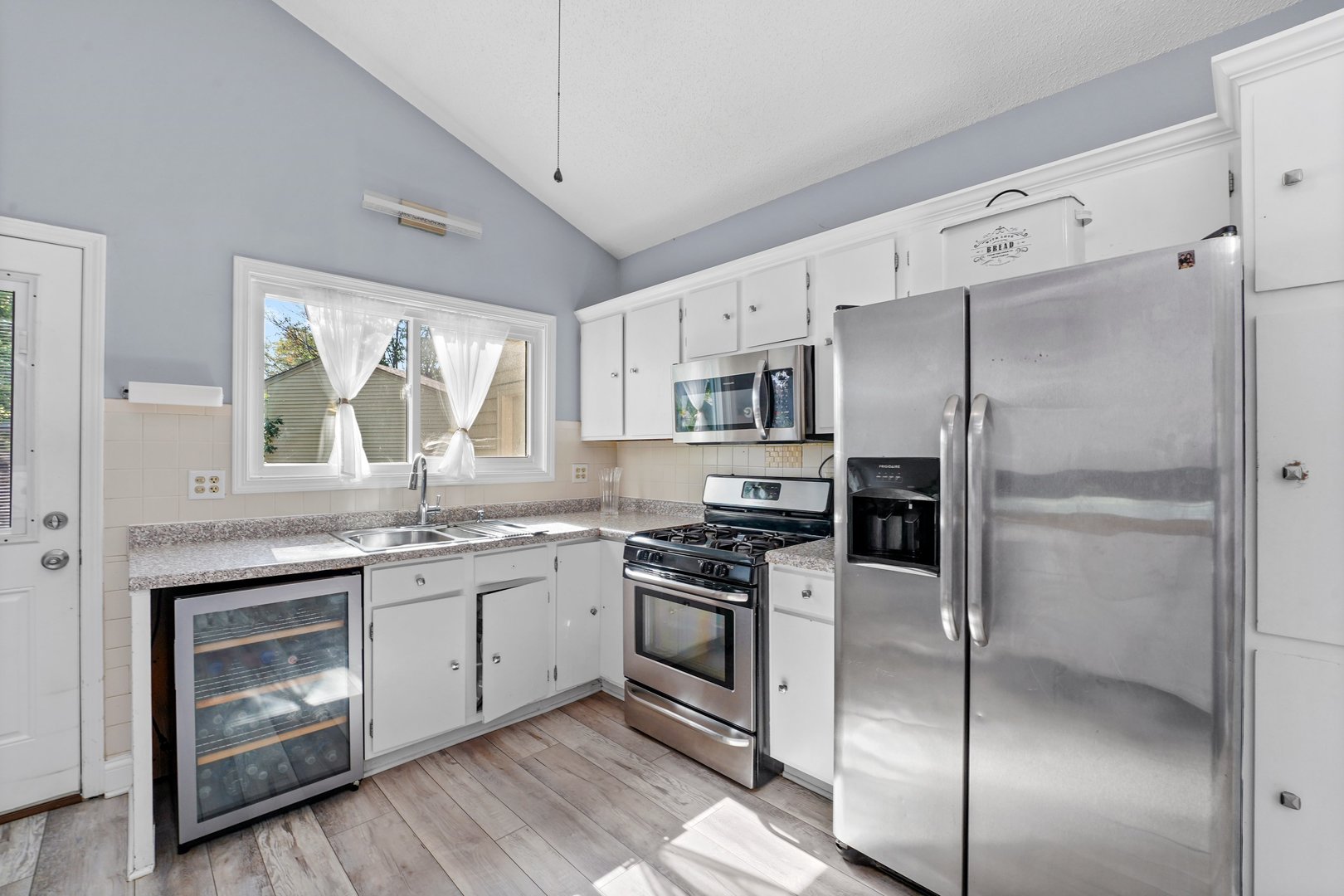 351 Juniper Court, Carol Stream, IL 60188