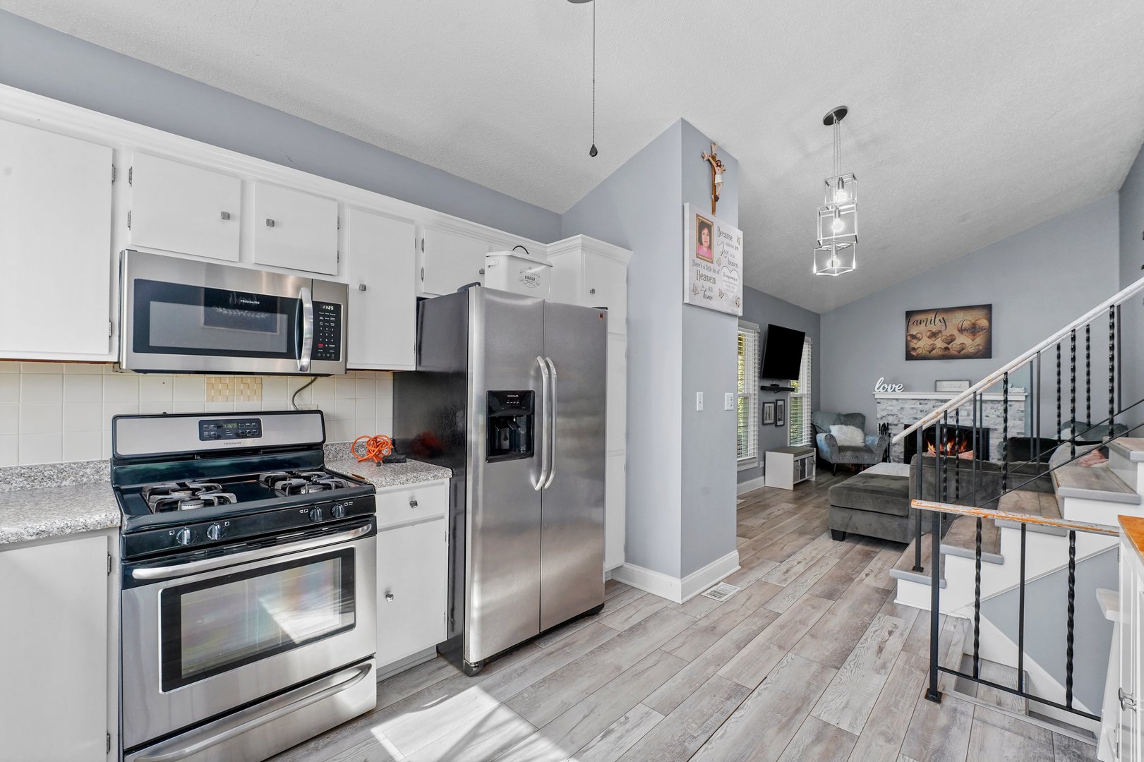 351 Juniper Court, Carol Stream, IL 60188