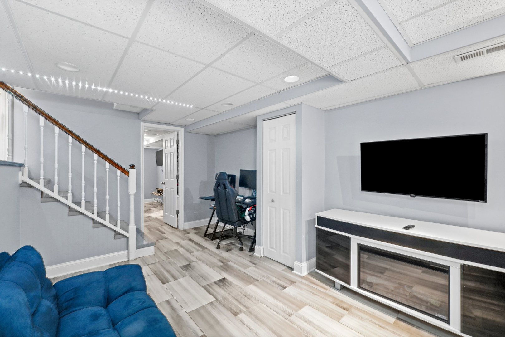 351 Juniper Court, Carol Stream, IL 60188