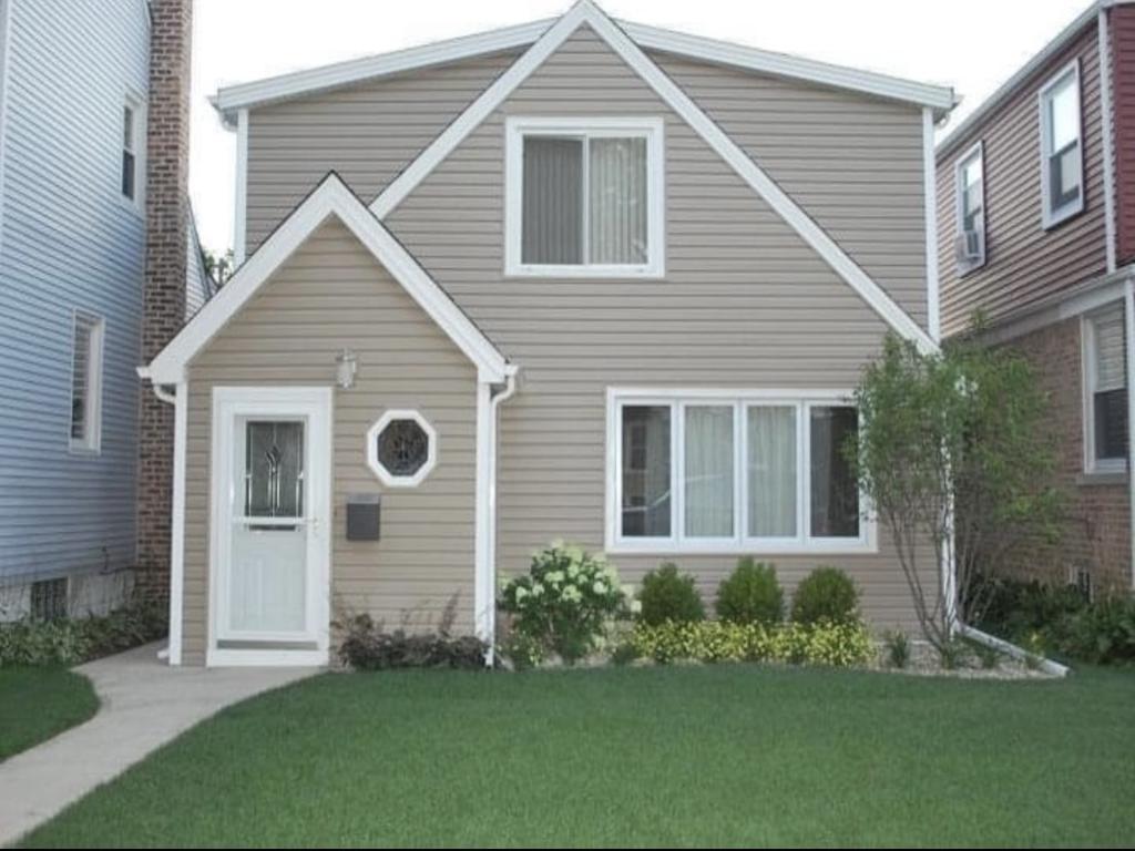 3450 N Ozanam Avenue, Chicago, IL 60634