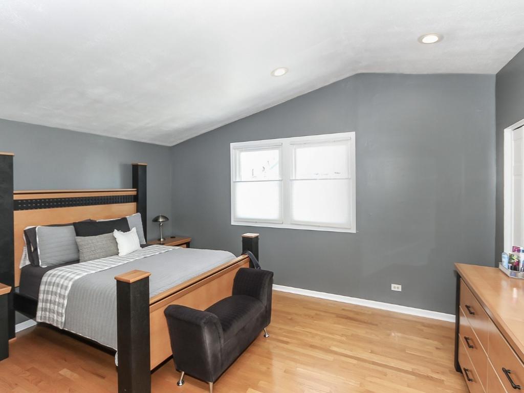 3450 N Ozanam Avenue, Chicago, IL 60634