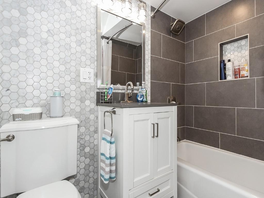 3450 N Ozanam Avenue, Chicago, IL 60634