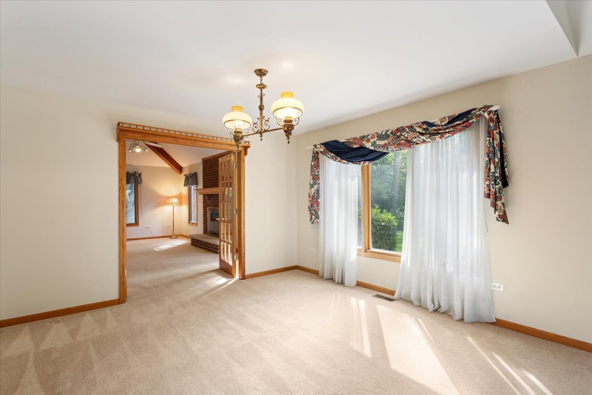 1807 Nottingham Road, Woodridge, IL 60517