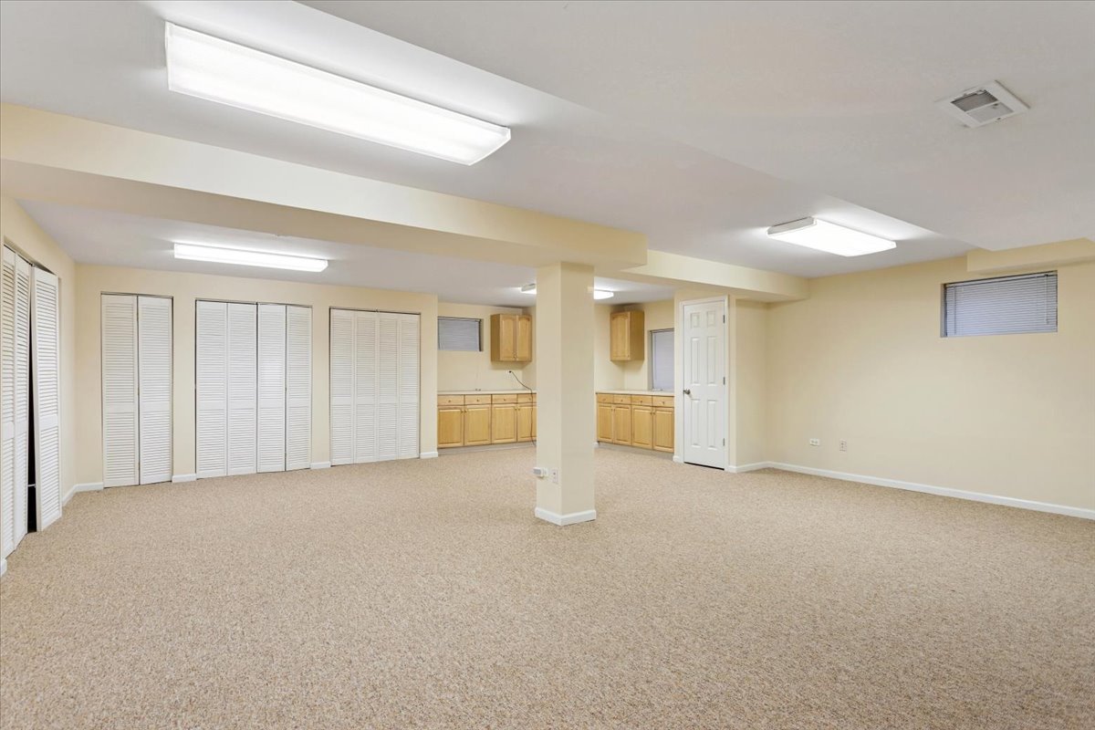 1807 Nottingham Road, Woodridge, IL 60517