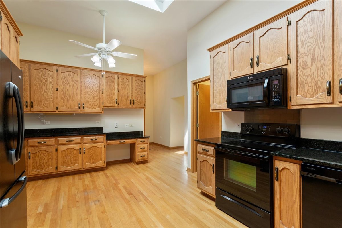 1807 Nottingham Road, Woodridge, IL 60517