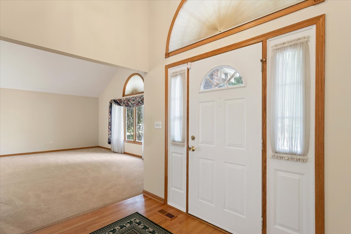 1807 Nottingham Road, Woodridge, IL 60517