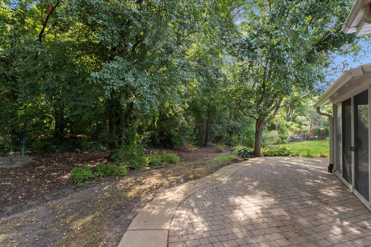 1807 Nottingham Road, Woodridge, IL 60517