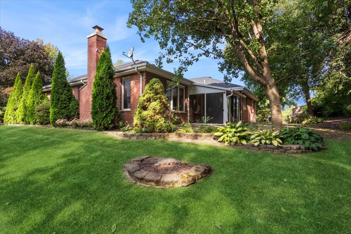 1807 Nottingham Road, Woodridge, IL 60517