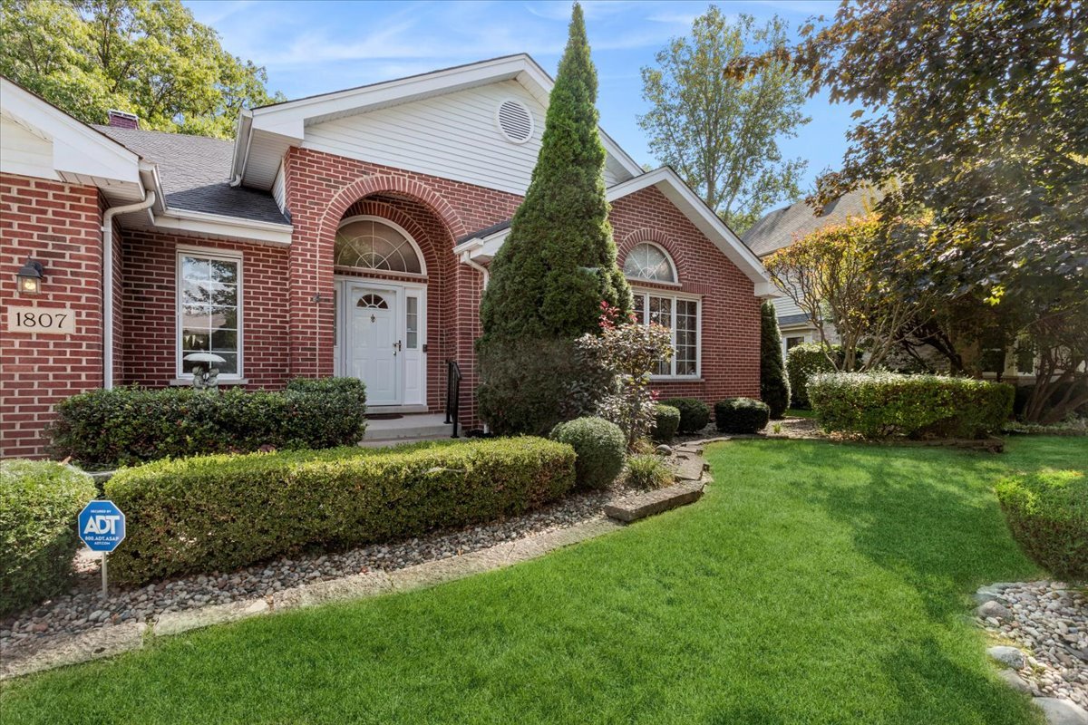 1807 Nottingham Road, Woodridge, IL 60517