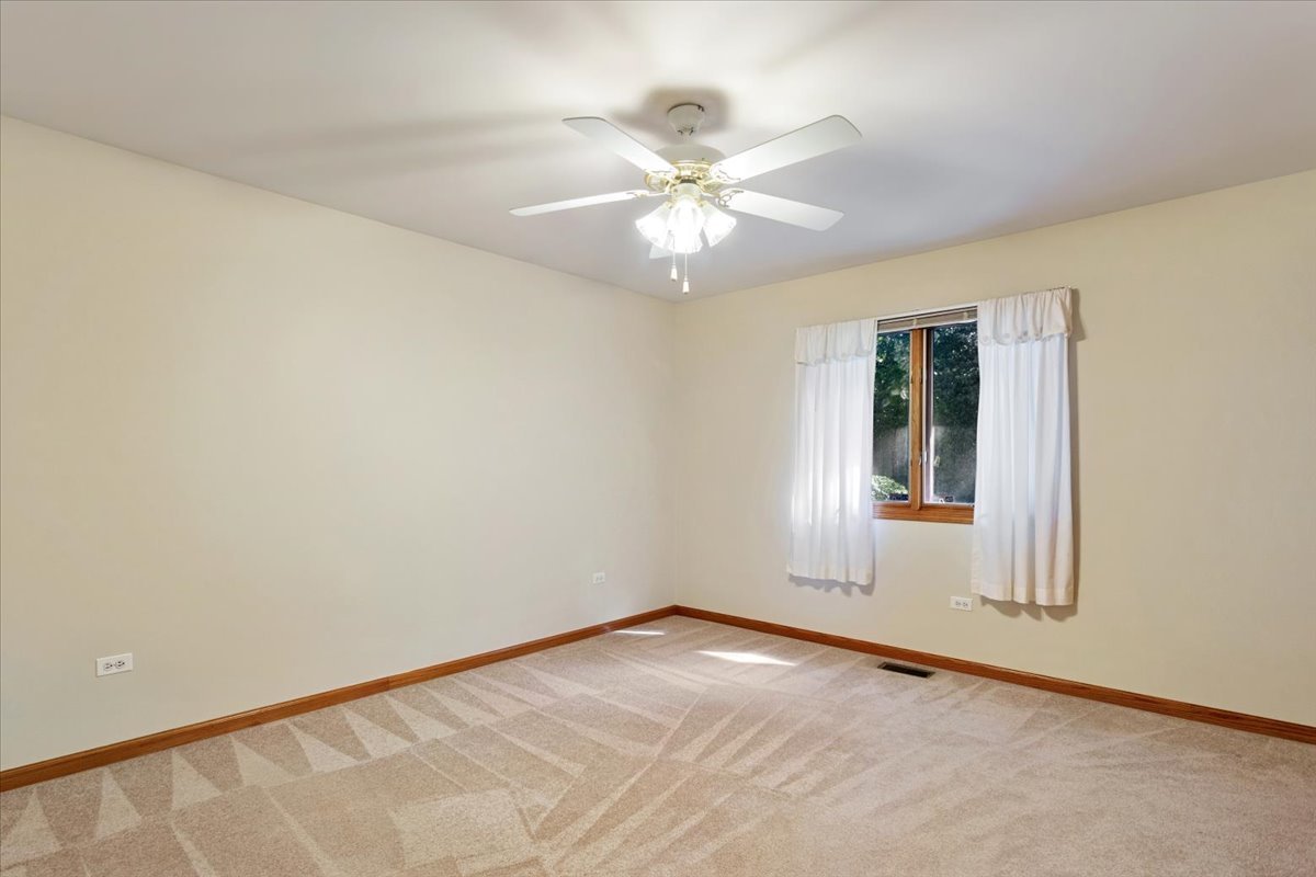 1807 Nottingham Road, Woodridge, IL 60517