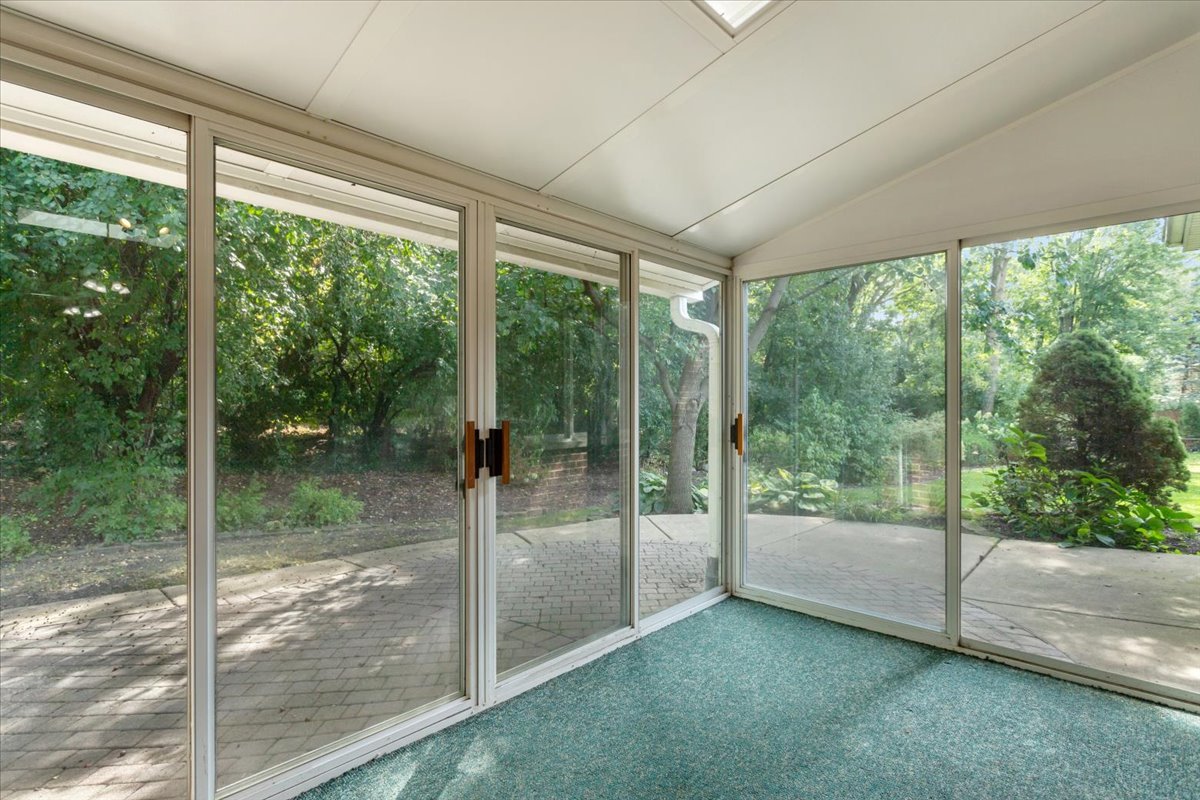 1807 Nottingham Road, Woodridge, IL 60517