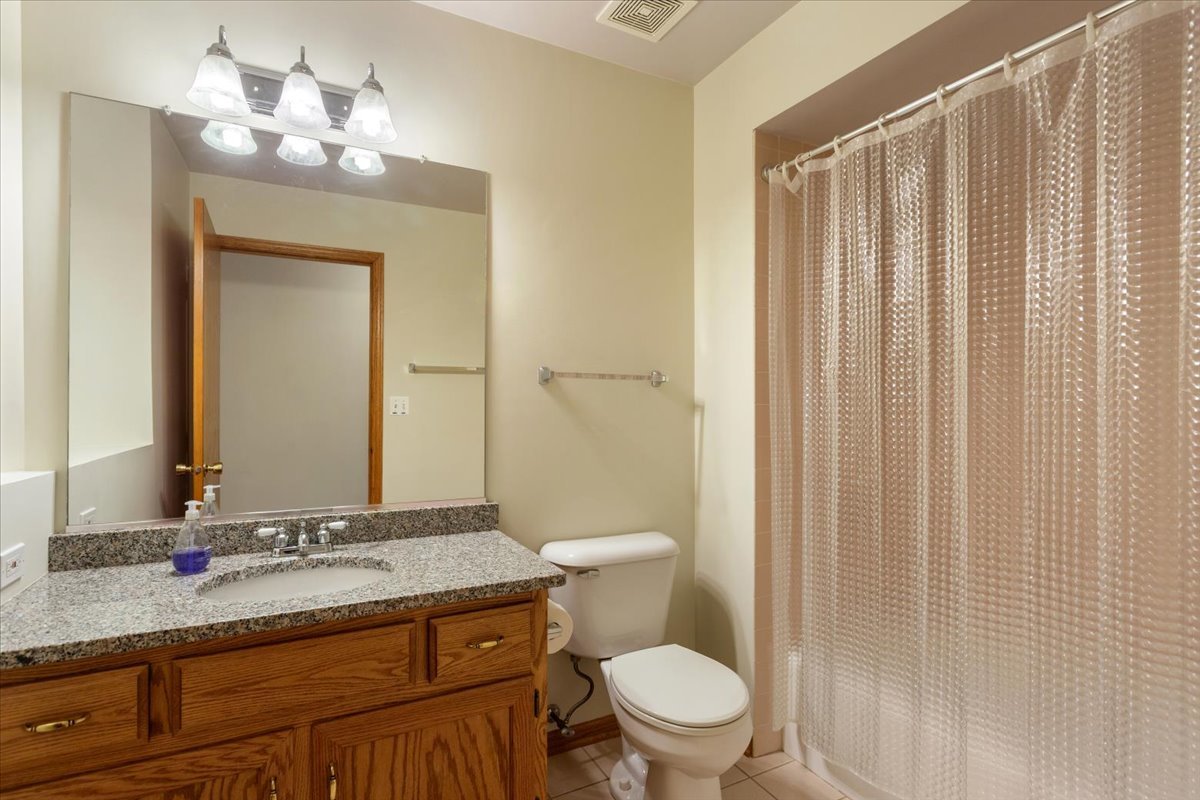 1807 Nottingham Road, Woodridge, IL 60517