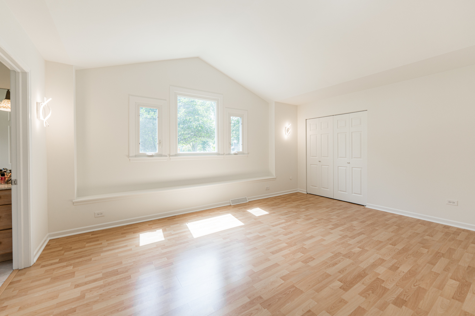 1912 FRIARS Lane, Mundelein, IL 60060
