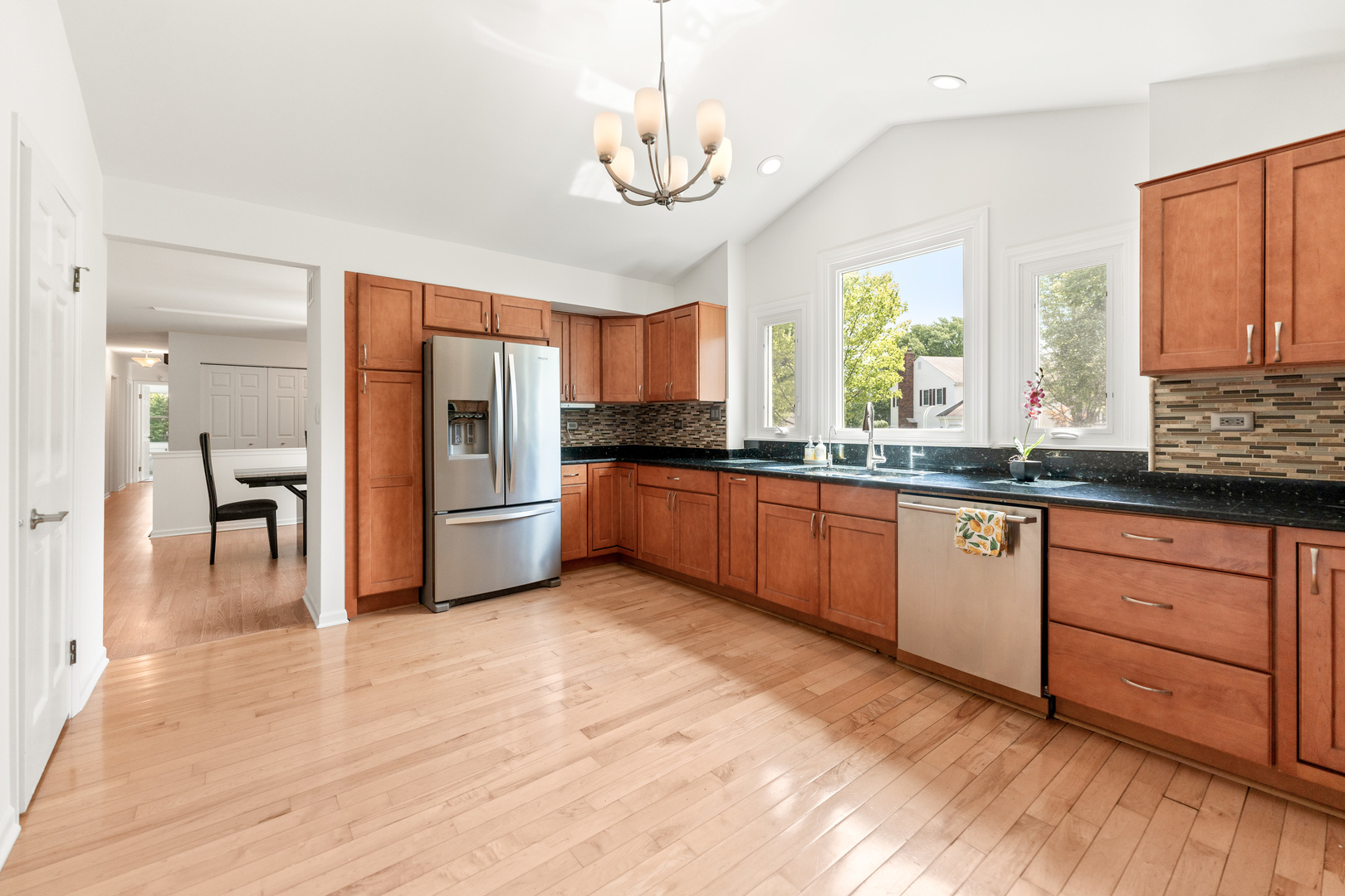 1912 FRIARS Lane, Mundelein, IL 60060