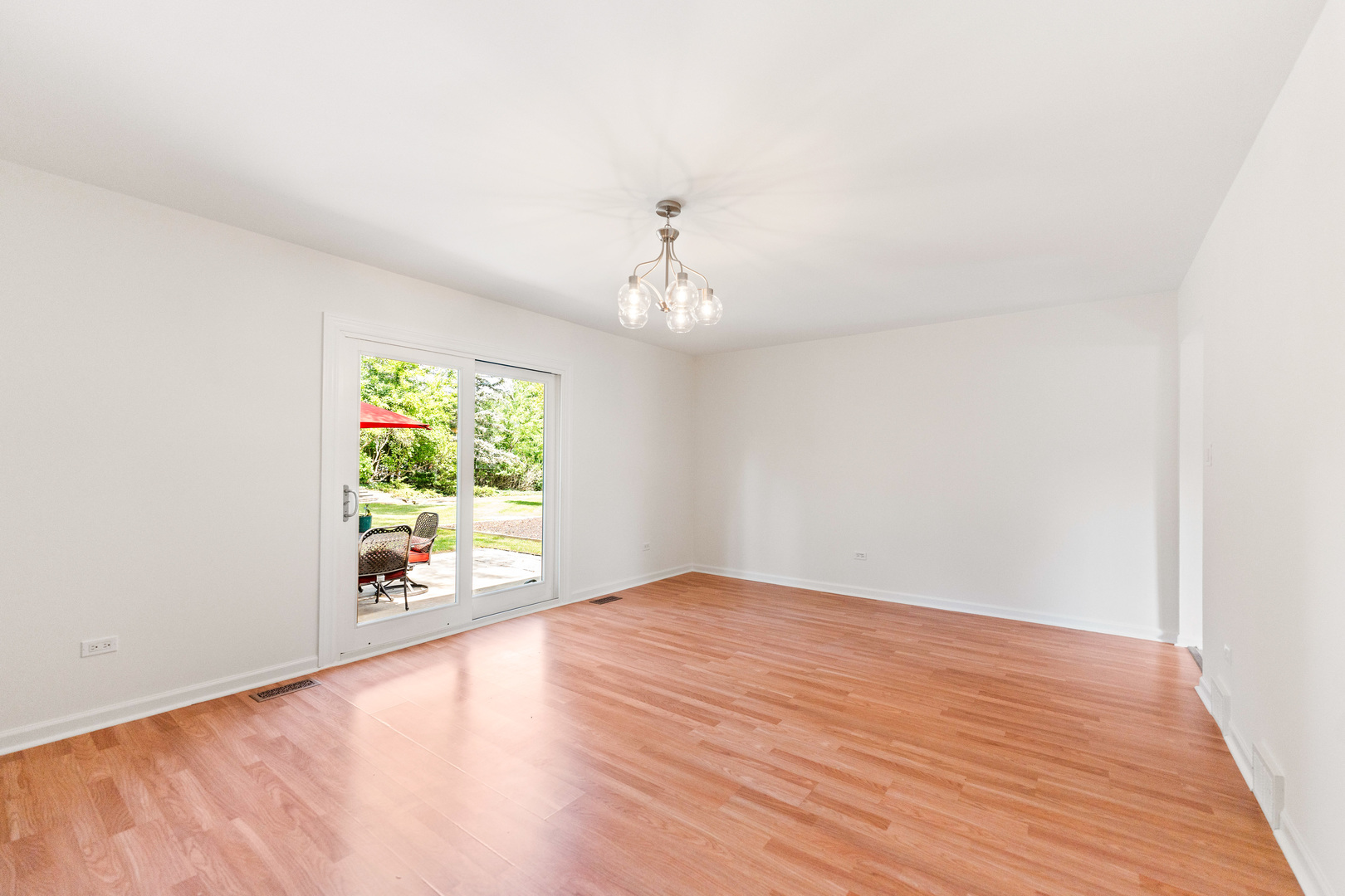 1912 FRIARS Lane, Mundelein, IL 60060