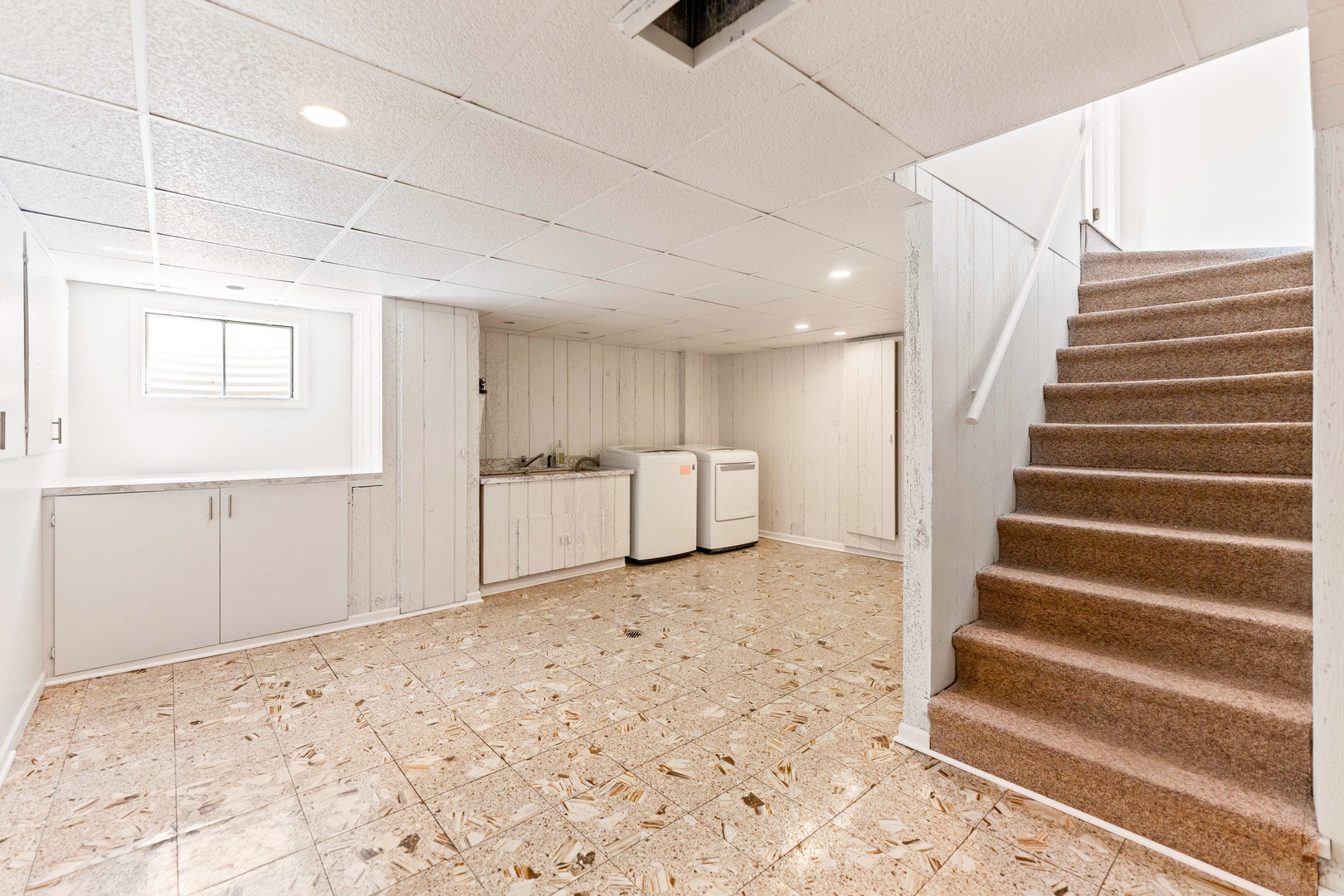 1912 FRIARS Lane, Mundelein, IL 60060