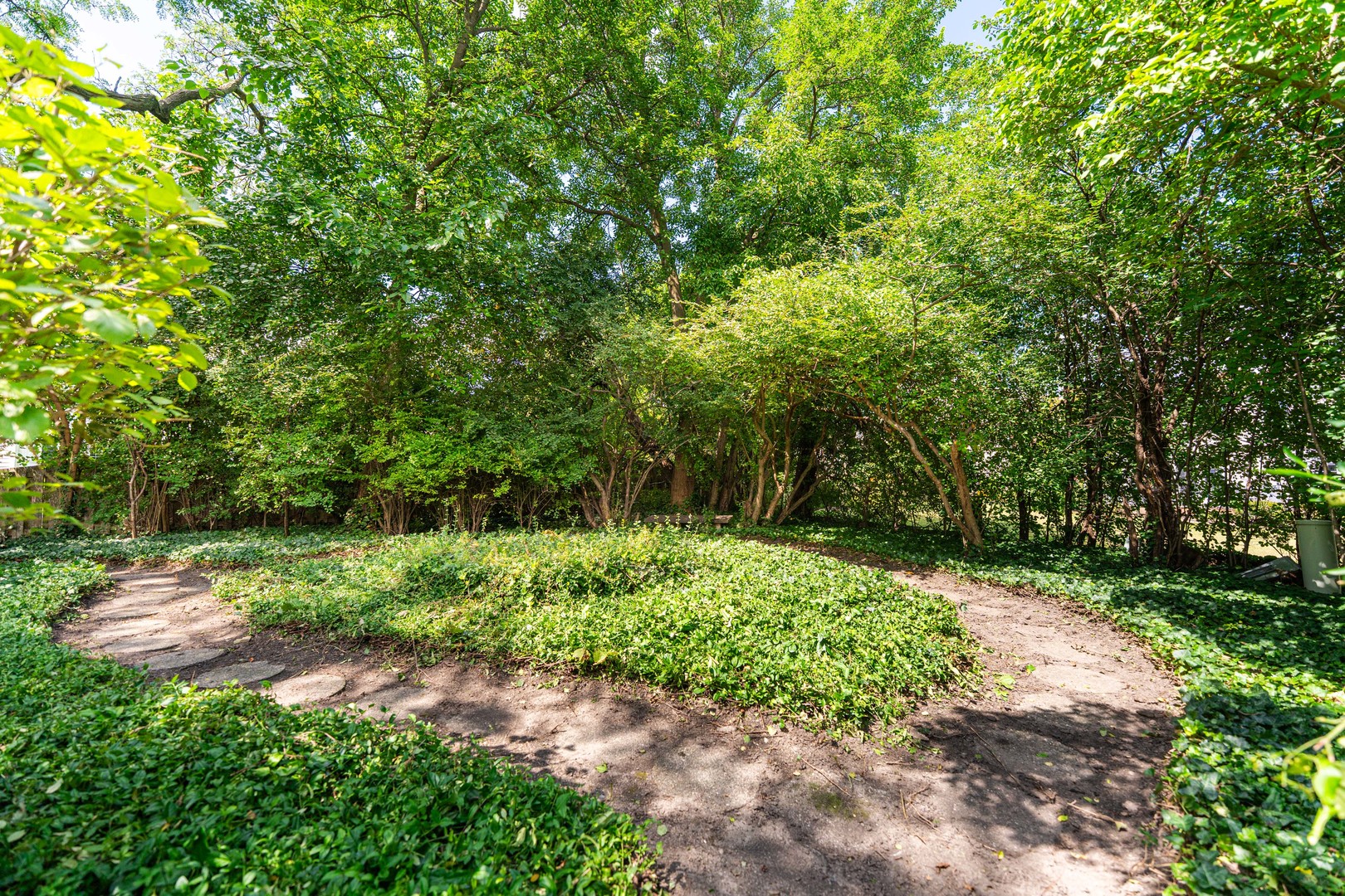 1912 FRIARS Lane, Mundelein, IL 60060