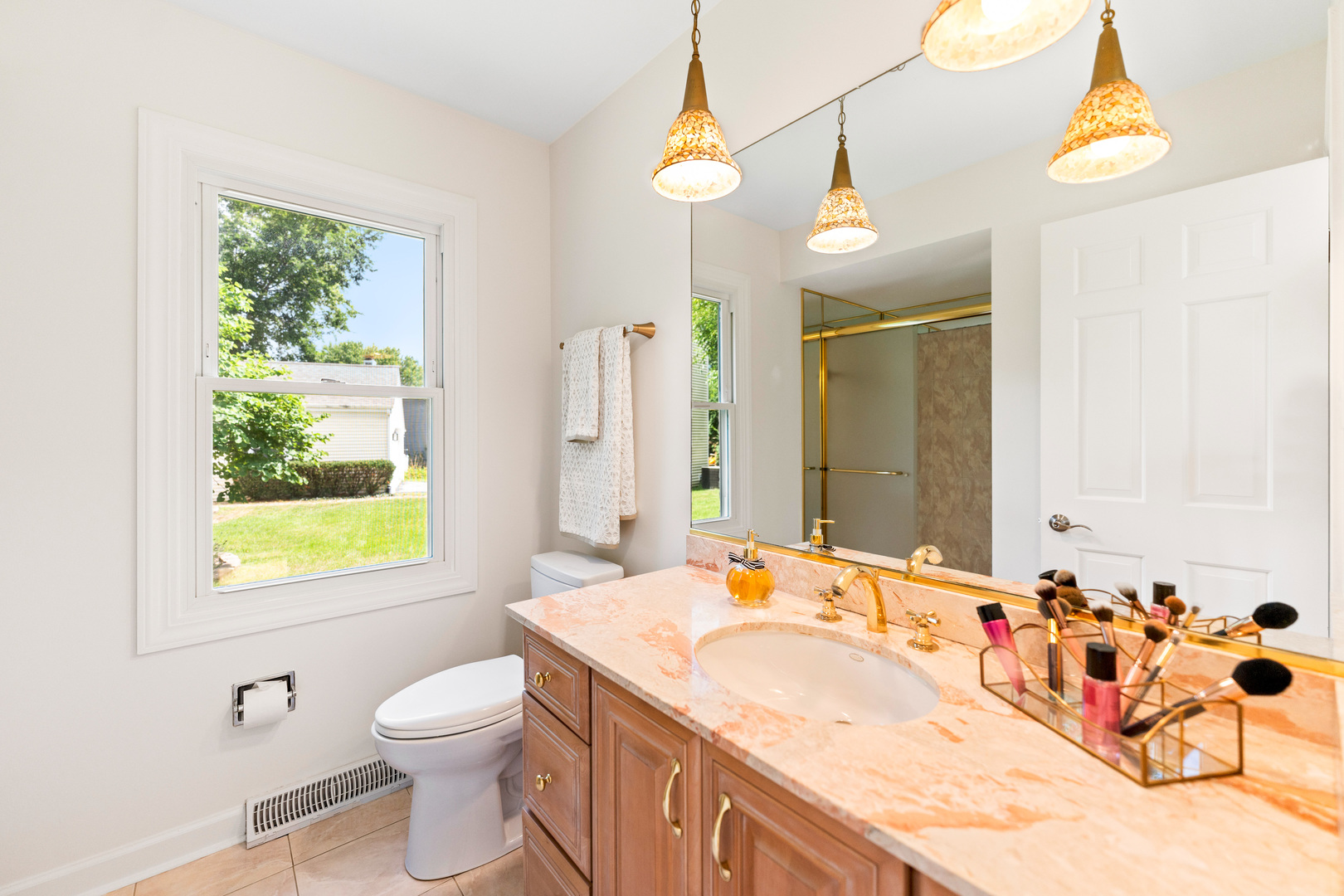 1912 FRIARS Lane, Mundelein, IL 60060