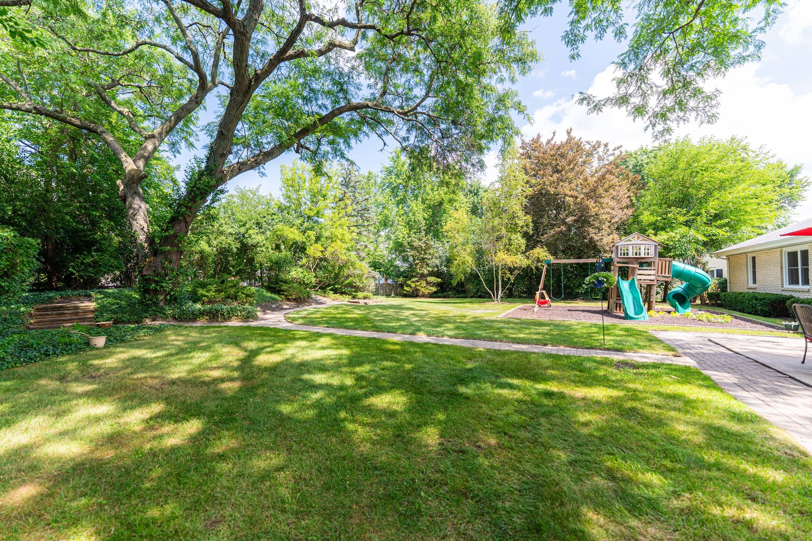 1912 FRIARS Lane, Mundelein, IL 60060