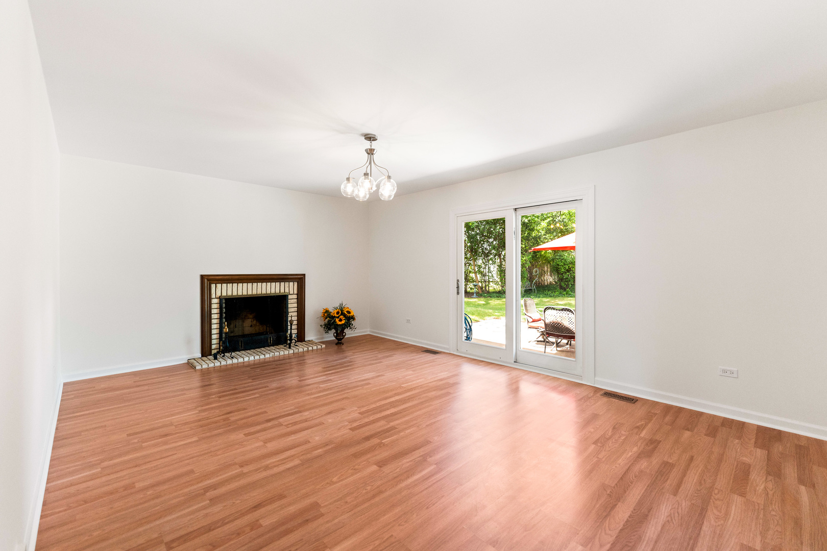 1912 FRIARS Lane, Mundelein, IL 60060