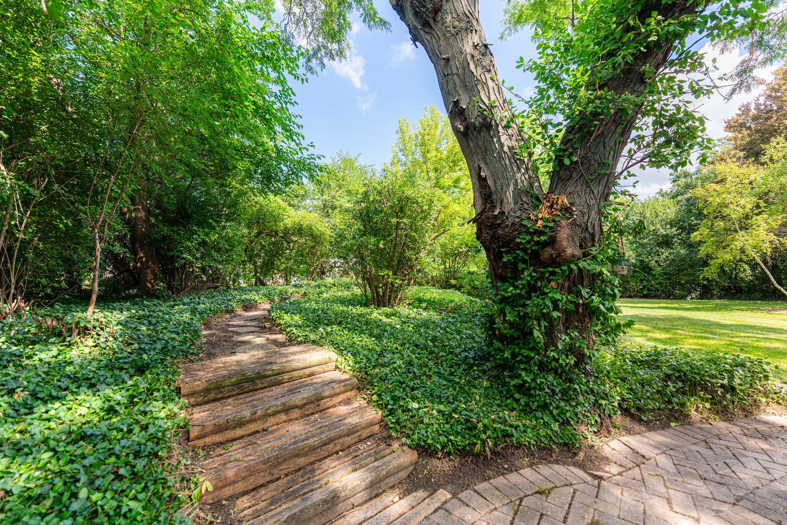 1912 FRIARS Lane, Mundelein, IL 60060