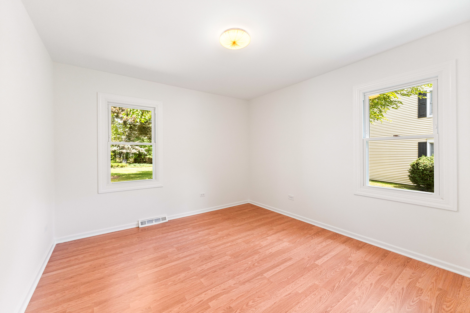 1912 FRIARS Lane, Mundelein, IL 60060