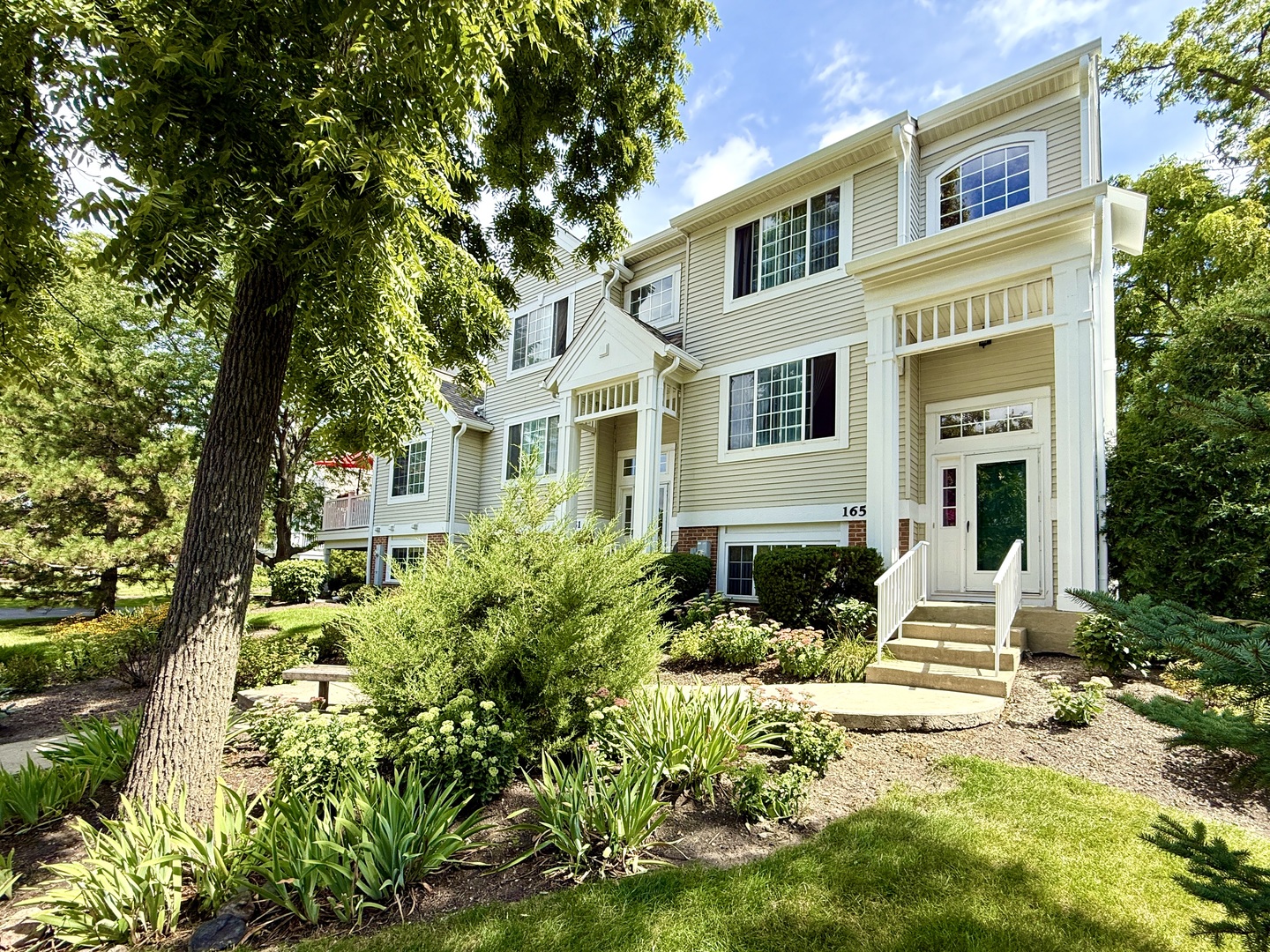 1655 Geneva Drive #1655, Wheeling, IL 60090