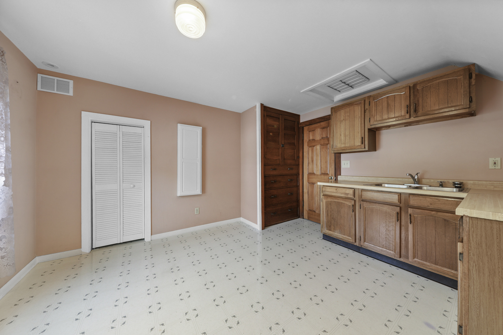 19 E 3rd Street, Sandwich, IL 60548