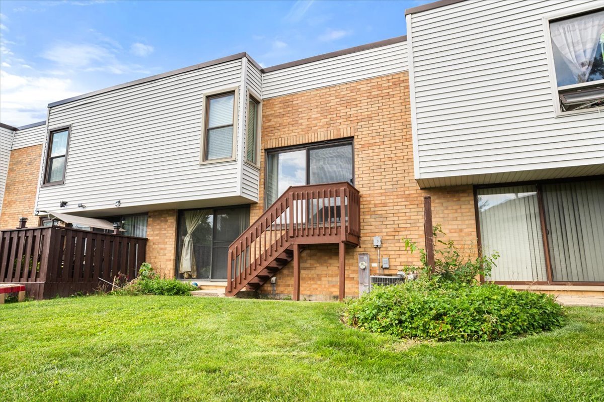 363 Oaktree Court, Hoffman Estates, IL 60169