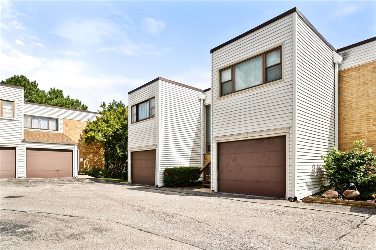 363 Oaktree Court, Hoffman Estates, IL 60169