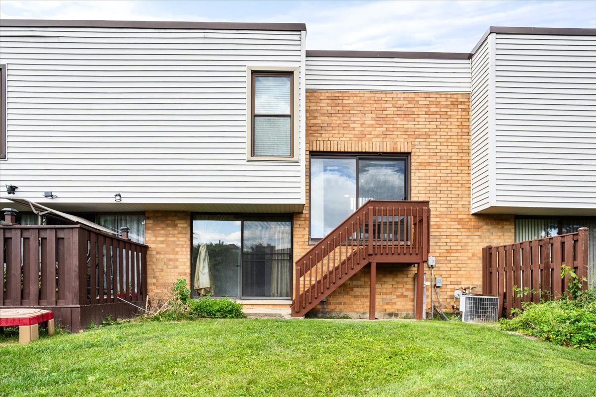 363 Oaktree Court, Hoffman Estates, IL 60169