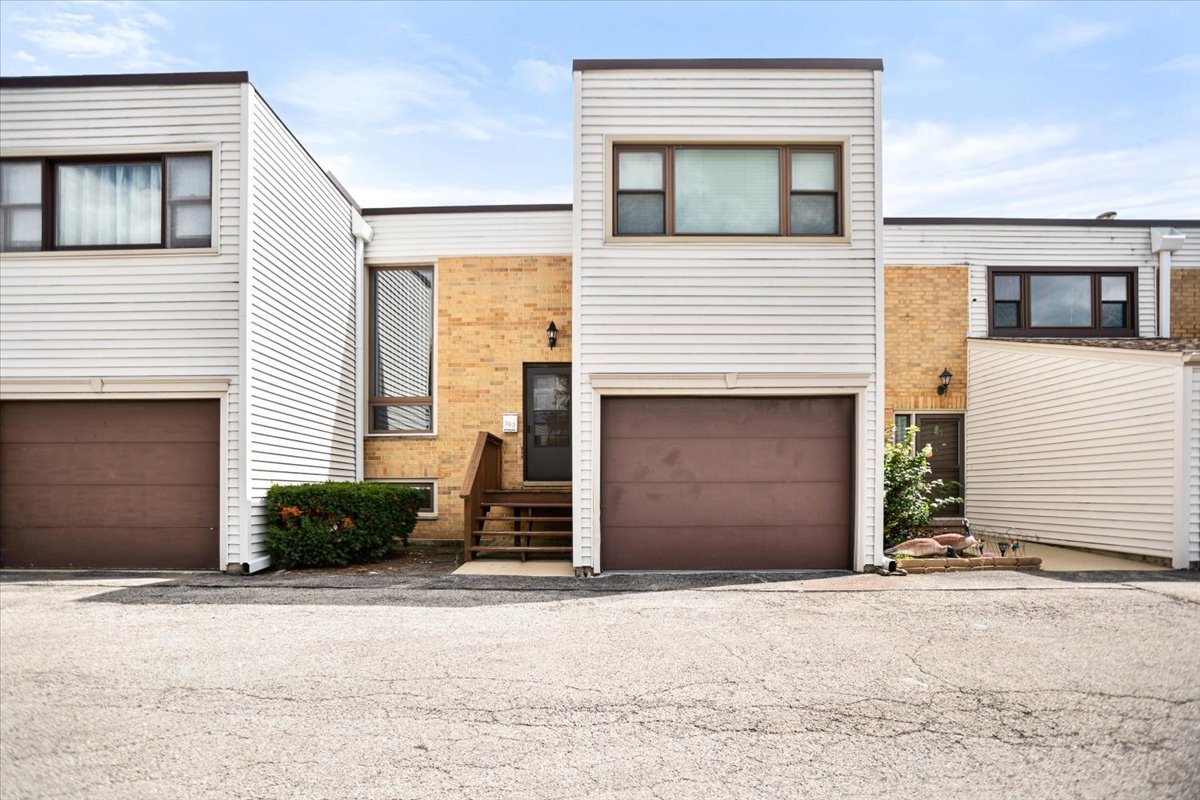 363 Oaktree Court, Hoffman Estates, IL 60169